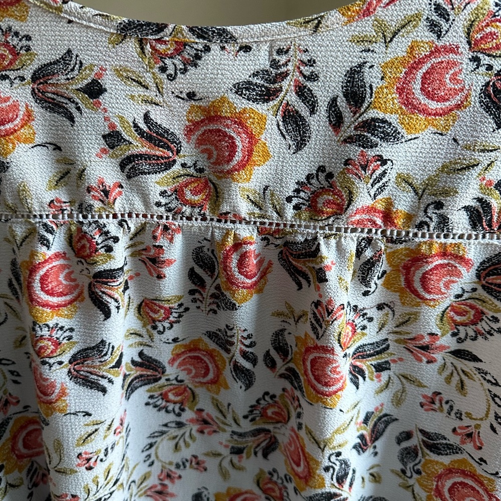 SOLD✅ Fever XL Floral Blouse - Red, Orange, Black - Picture 8 of 12